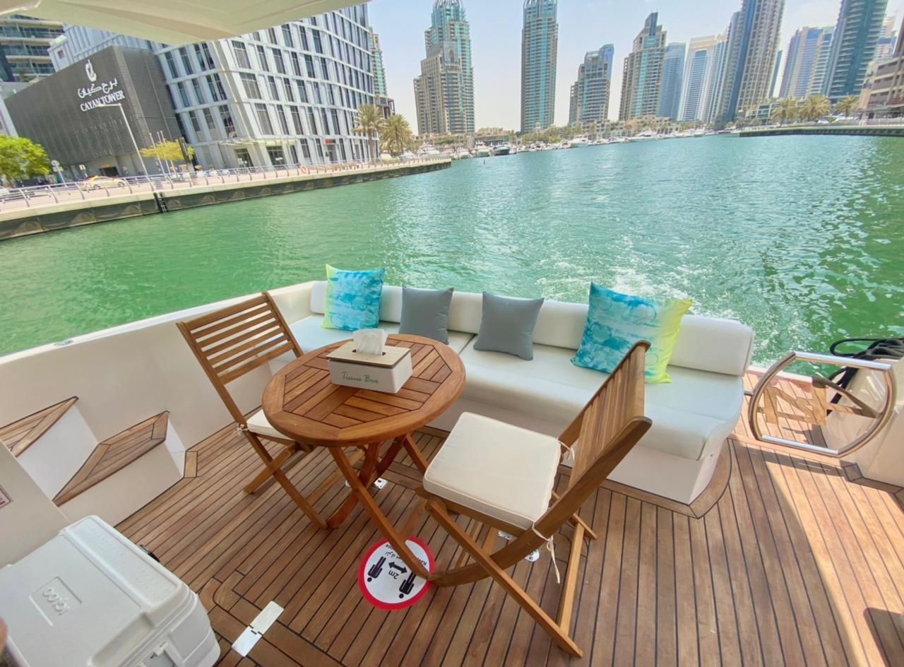 2 Hours Dubai Yacht Tour
